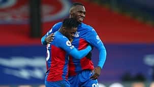 Corrida Benteke na transferência!