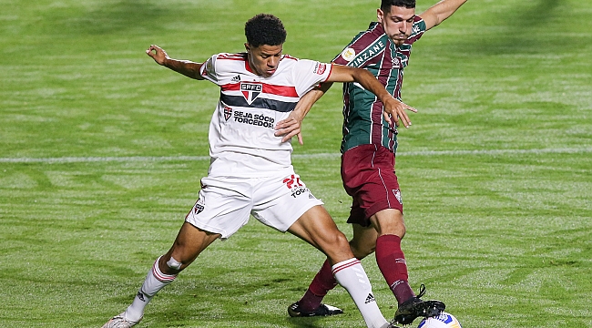 Após empate com o São Paulo, Roger elogia Nino: "É o melhor zagueiro do Brasil"