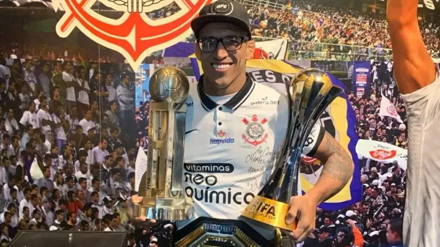 Charles do Bronx se emociona com o clube de seu coração