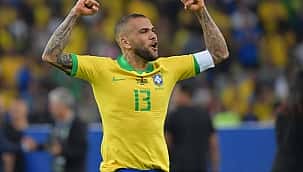 Daniel Alves é cortado da seleção brasileira 