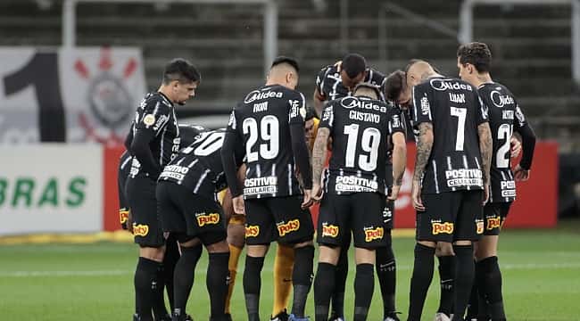 Na estreia de Sylvinho, Atlético-GO vence Corinthians no Brasileirão