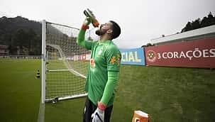 Que homem! As Incríveis Defesas do goleiro Alisson