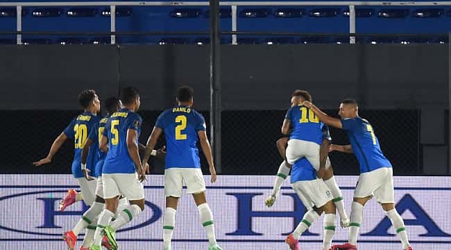 Brasil vence Paraguai, acaba com tabu e Neymar iguala recorde de Zico e Romário