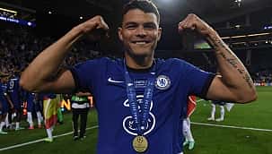 Campeão da Champions League, Thiago Silva renova com o Chelsea