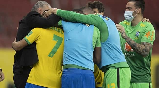 Com gols de Richarlison e Neymar, Brasil vence Equador e segue 100% nas Eliminatórias