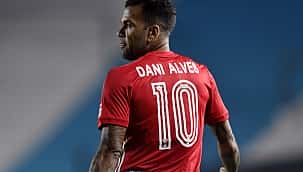 Dani Alves volta a treinar no SP, e retorno fica próximo