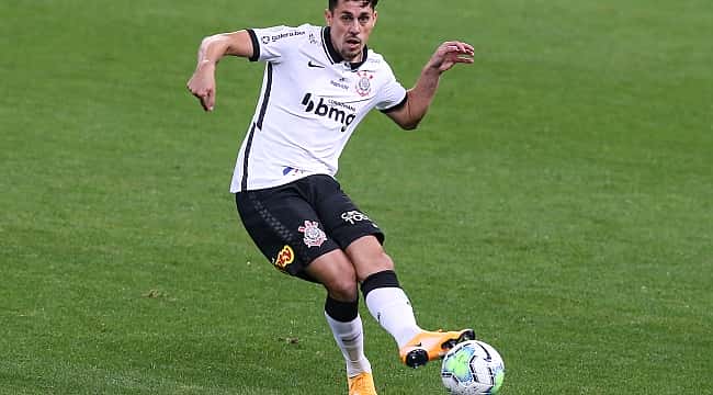 Danilo Avelar é acusado de racismo, e Corinthians decide rescindir seu contrato