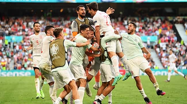 Em jogo de oito gols, Espanha vence Croácia e se garante nas quartas da Euro 2020