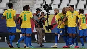 Neymar ultrapassa Ronaldo em número de gols, Brasil goleia Peru e dispara na liderança