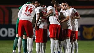 Red Bull vence Atlético-GO e dispara na liderança 