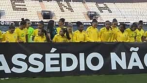 Seleção feminina faz protesto contra assédio 