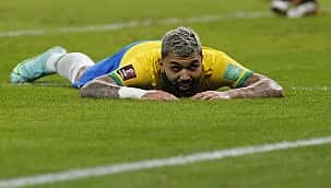 Tite sugere mudança no ataque da Seleção Brasileira contra Paraguai