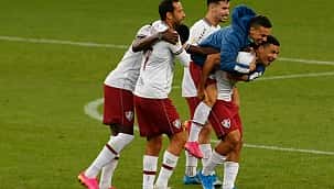 Com gol de André, o 1º dele na carreira, Fluminense vence clássico contra o Flamengo
