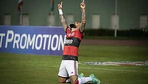 Com hat-trick e dois recordes de Gabigol, Flamengo humilha o Bahia e sobe ao G6