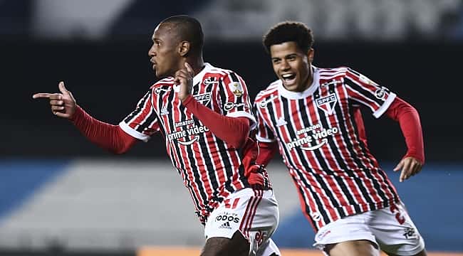 Com show de Rigoni e Marquinhos, São Paulo vence Racing e avança às quartas da Libertadores