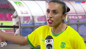 Emocionada, Marta fala sobre futuro na seleção após eliminação nas Olimpíadas: "Cabeça a mil"