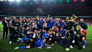 Itália é bicampeã da EURO: confira fotos do título!