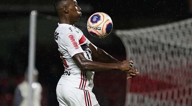 Léo lamenta empate, mas elogia defesa após Majestoso: "Pelo menos não tomamos gol"