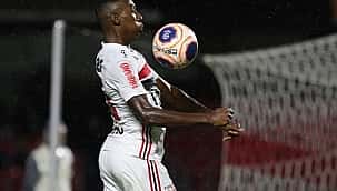 Léo lamenta empate, mas elogia defesa após Majestoso: "Pelo menos não tomamos gol"