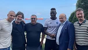 Mario Balotelli acerta com time da Turquia