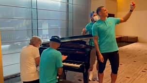 Pia toca "Anunciação", e jogadores vão à loucura!