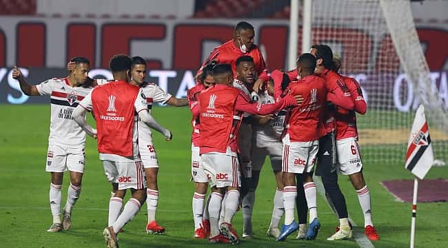 São Paulo sai na frente, mas cede empate ao Racing no jogo de ida das oitavas 