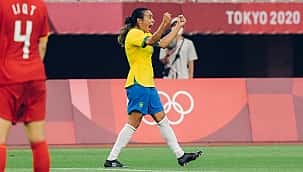 "Sem vaidade", seleção feminina goleia na estreia dos Jogos Olímpicos 