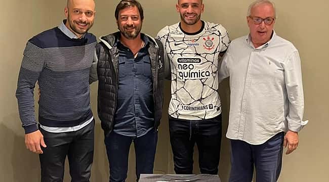 VÍDEO: Renato Augusto está de volta ao Corinthians!