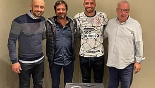 VÍDEO: Renato Augusto está de volta ao Corinthians!