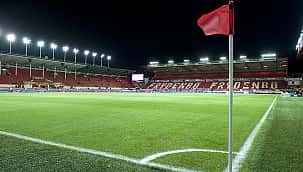 Festa escandalosa na Noruega! 12 jogadores de futebol e 7 mulheres ...