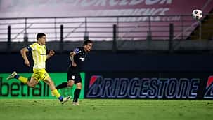 Artur marca golaço e Bragantino se classifica para a semi da Sul-Americana