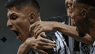 Atlético-MG vence o Palmeiras e dispara na liderança do Brasileirão; veja os gols de Savarino