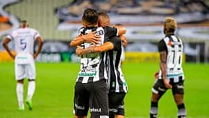 Ceará leva a melhor no Clássico Rei, vence o Fortaleza de virada, e cola no G6 