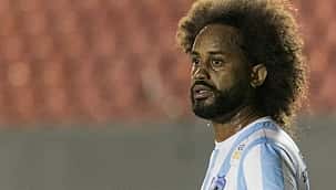 Celsinho desabafa contra o Brusque após novo caso de racismo no futebol brasileiro