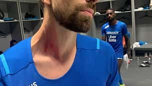 Cenas lamentáveis na França: Torcedores do Nice invadem campo e agridem atletas do Olympique