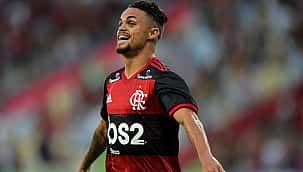 Com um a menos, Flamengo goleia Grêmio e encaminha vaga para semifinal da Copa do Brasil