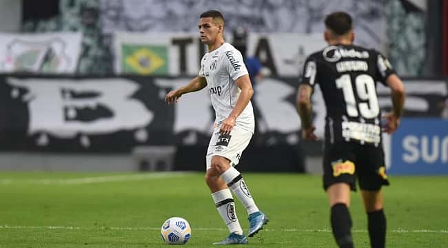 Com VAR atuante, Santos e Corinthians ficam no empate sem gols na Vila Belmiro