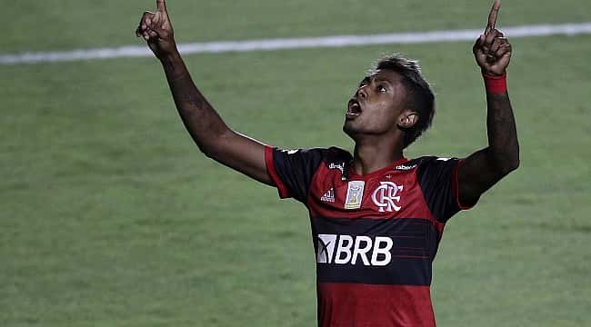 Flamengo bate o Corinthians com facilidade e embala 6ª vitória seguida com Renato Gaúcho