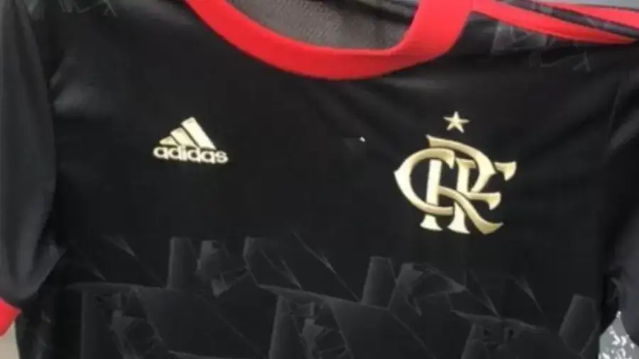 Nova camisa 3 do Flamengo começa a ser vendida  