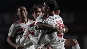 São Paulo vence Grêmio no finzinho e respira aliviado longe da zona de rebaixamento 
