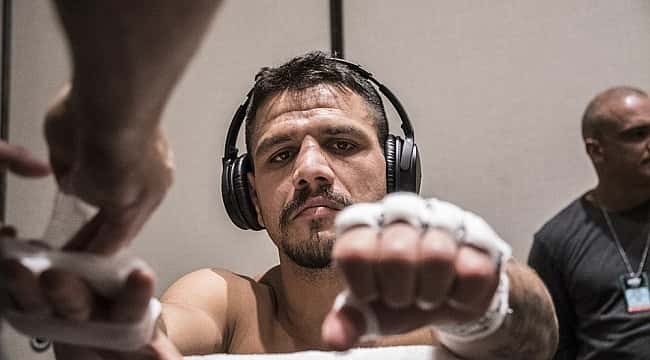 Ultimate encaminha Rafael dos Anjos contra Islam Makhachev para o UFC 267