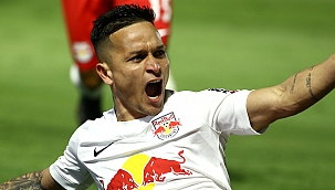 Artur brilha, Red Bull Bragantino vence Libertad e fica a um passo da final da Copa Sul-Americana