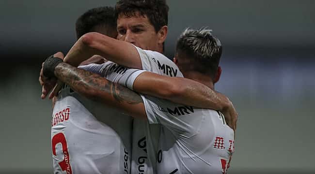 Atlético-MG vence o Fortaleza no Castelão e dispara na liderança do Brasileirão; veja os gols!