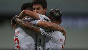 Atlético-MG vence o Fortaleza no Castelão e dispara na liderança do Brasileirão; veja os gols!