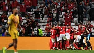 Benfica, do técnico Jorge Jesus, atropela o Barcelona na 2ª rodada da Champions League 