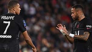 Briga de ego no PSG: Mbappé é flagrado pelas câmeras falando mal de Neymar