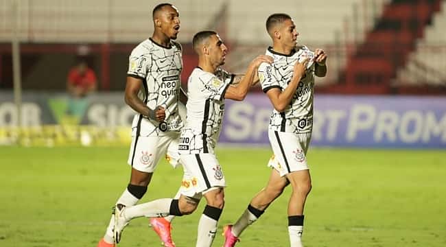 Cria do Terrão marca 1º gol como profissional, mas Corinthians leva empate do Atlético-GO no fim