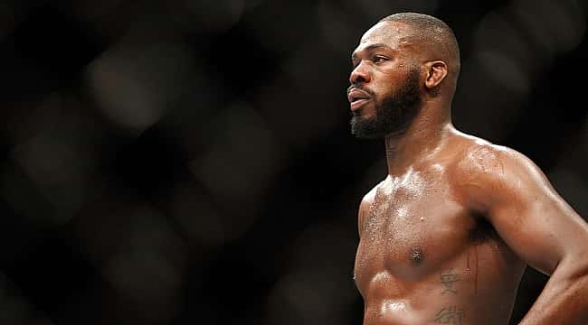 Ex-campeão do UFC, Jon Jones é preso sob acusação de violência doméstica