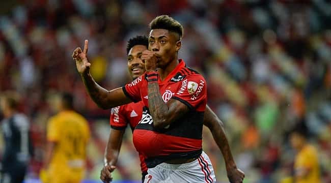 Na estreia de David Luiz, Bruno Henrique decide, Flamengo vence Barcelona e se aproxima da final