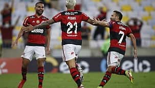 Na volta da torcida ao Maraca, Flamengo vence Grêmio e avança à semifinal da Copa do Brasil